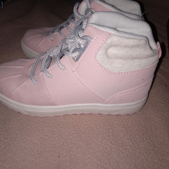 Boots - Picture 3 of 8